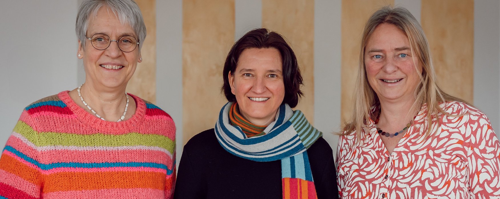 Gruppenbild der Pfarrerinnen der Kirchengemeinde Wardenburg (von links nach rechts:  Heike Boelmann-Derra, Imke Gießing, Susanne Wöhler)