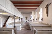 Die Marienkirche ist innen in Richtung Altar zu sehen